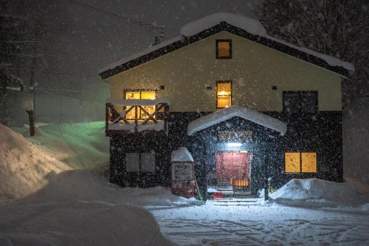 Niseko Tabi-Tsumugi Backpackers Hostel Kutchan Buitenkant foto